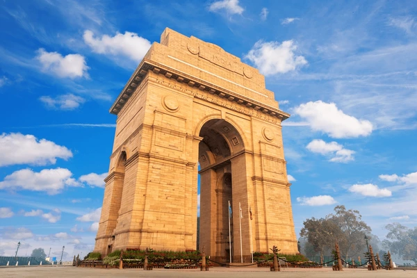 Dehradun to Delhi Taxi Service